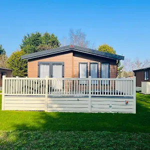 Holiday home Barakah With Hot Tub United Kingdom