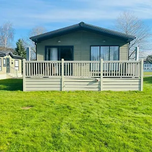  Holiday home Fox With Hot Tub United Kingdom
