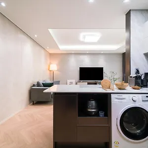 Le Collective Station Apartment