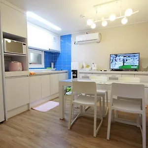 Hongdae Cocon - Female Only ホームステイ ソウル特別市