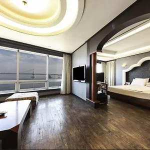 2* Hotel Bridge